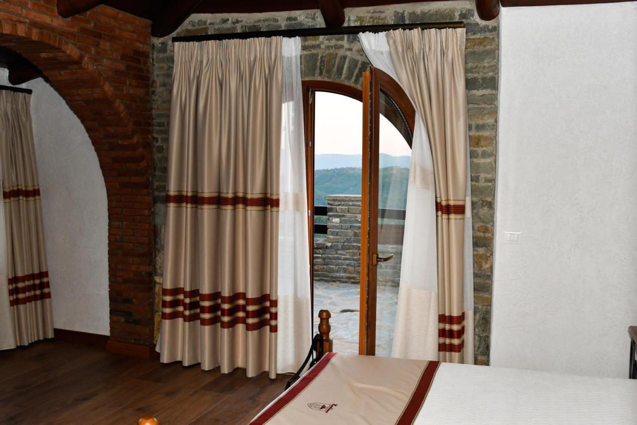 Hotel Restaurant Emblema Petrele Luaran gambar