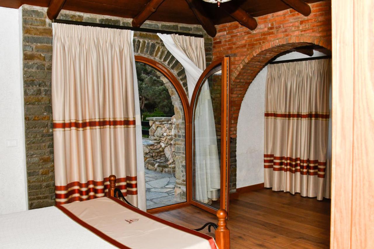 Hotel Restaurant Emblema Petrele Luaran gambar