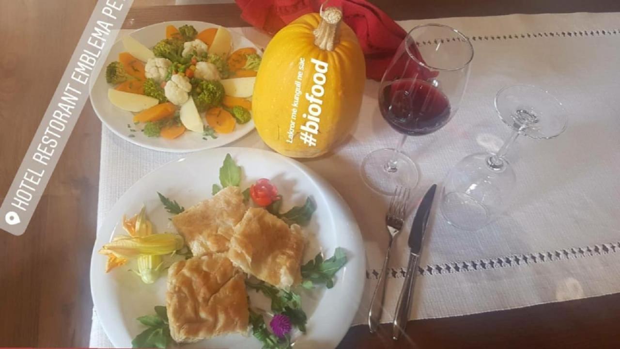 Hotel Restaurant Emblema Petrele Luaran gambar