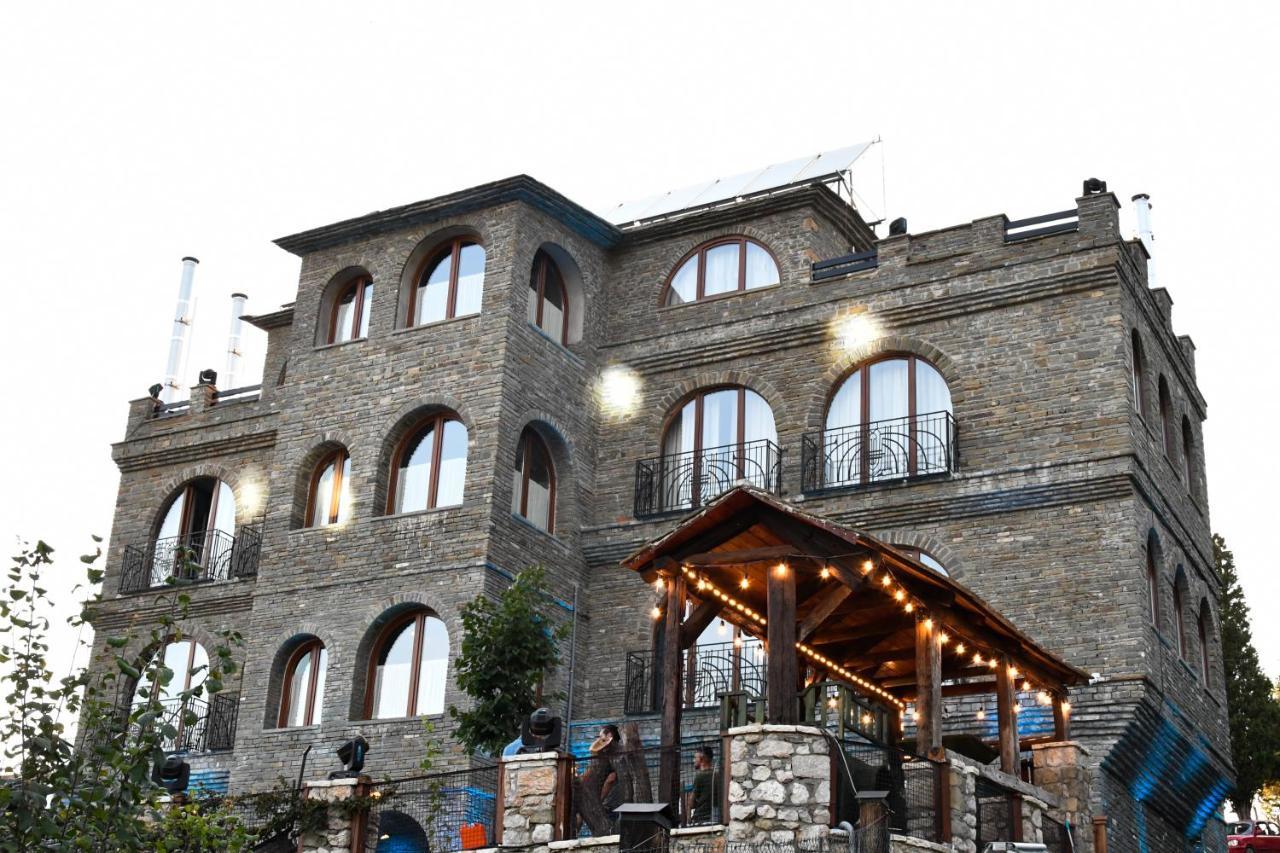 Hotel Restaurant Emblema Petrele Luaran gambar