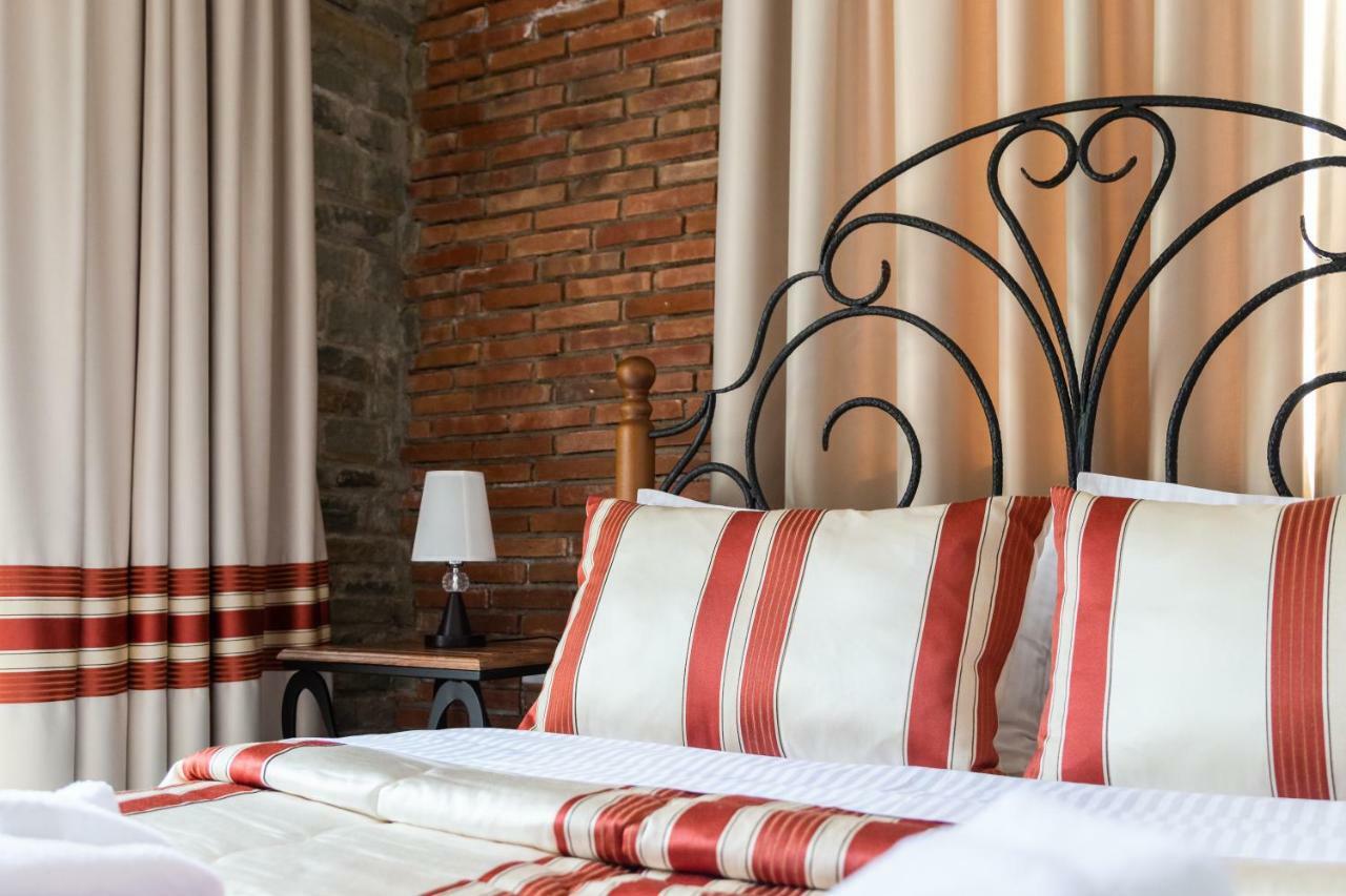 Hotel Restaurant Emblema Petrele Luaran gambar
