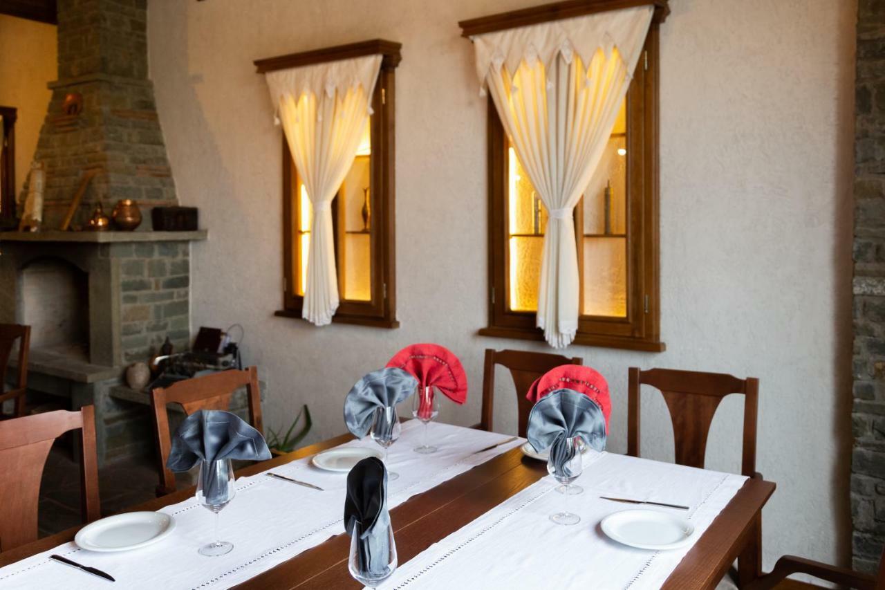 Hotel Restaurant Emblema Petrele Luaran gambar