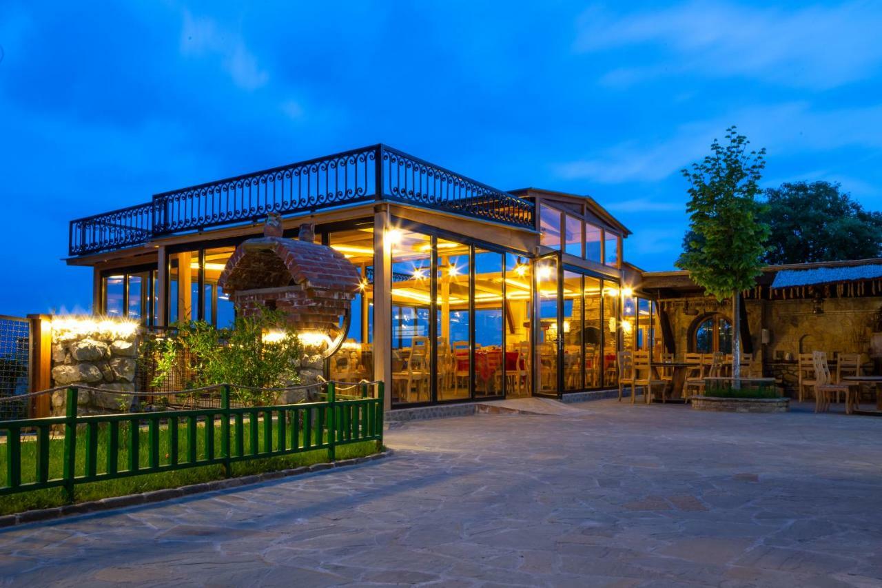Hotel Restaurant Emblema Petrele Luaran gambar